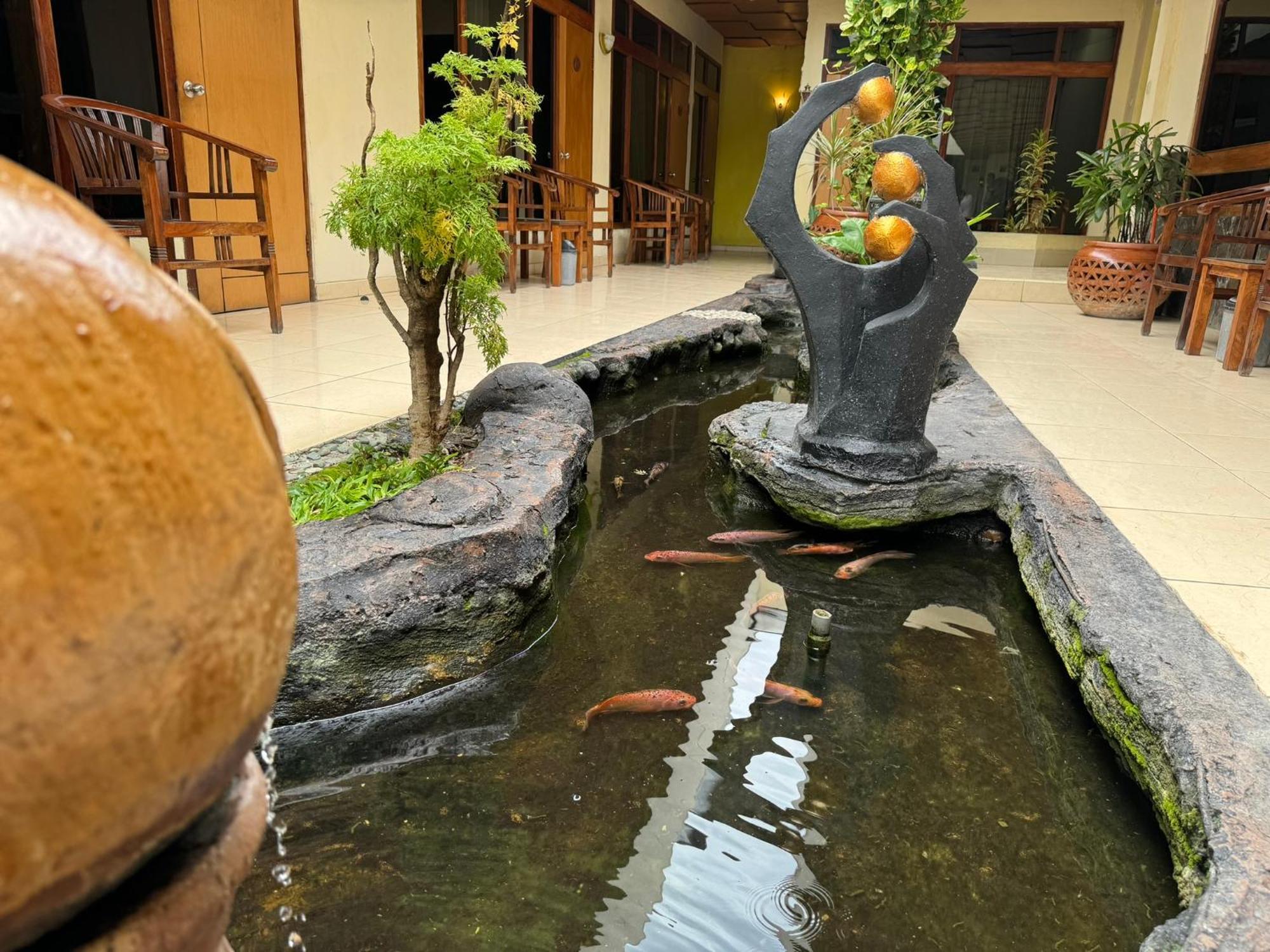 Hotel Priangan Cirebon Exterior foto