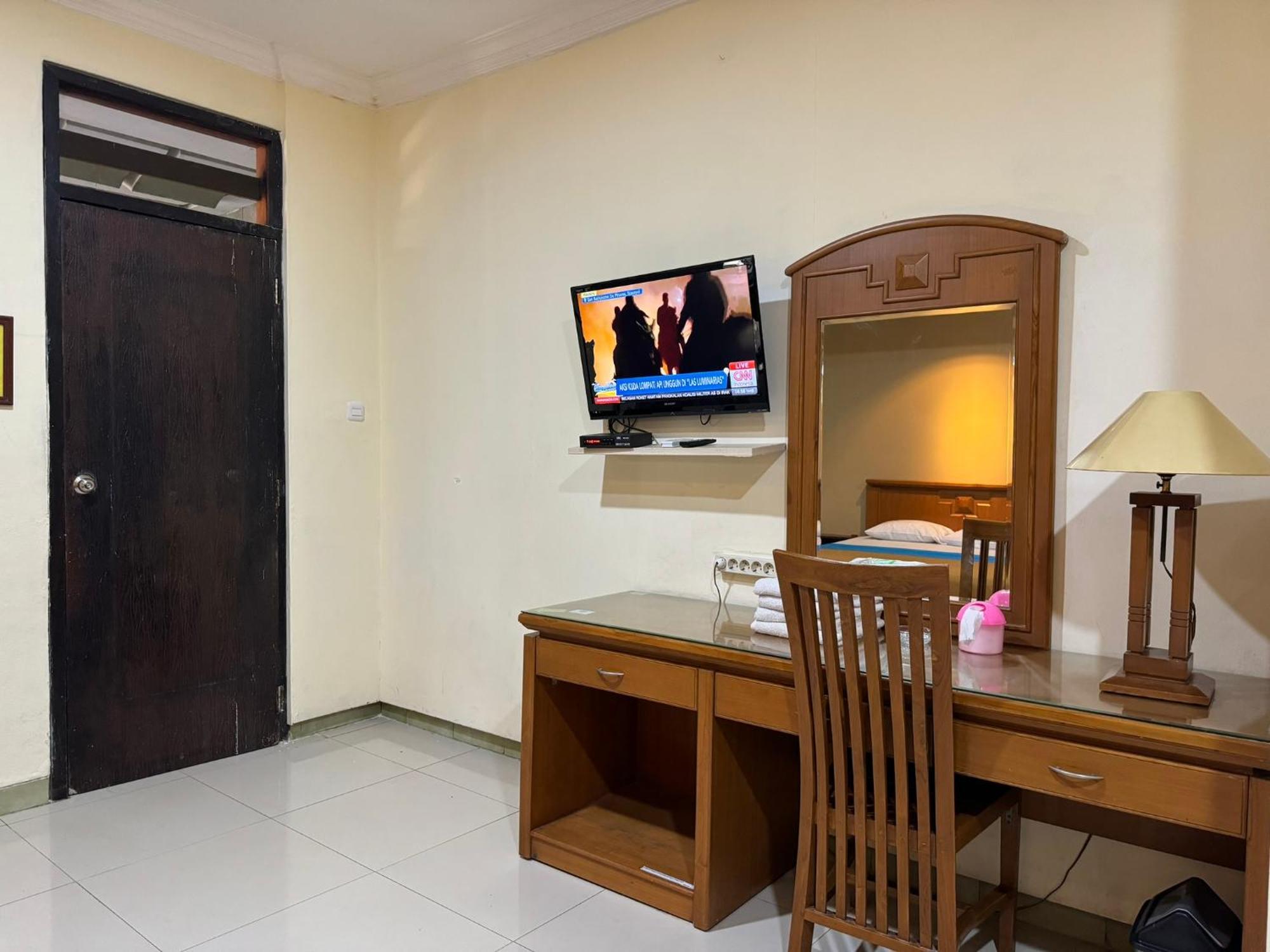 Hotel Priangan Cirebon Exterior foto