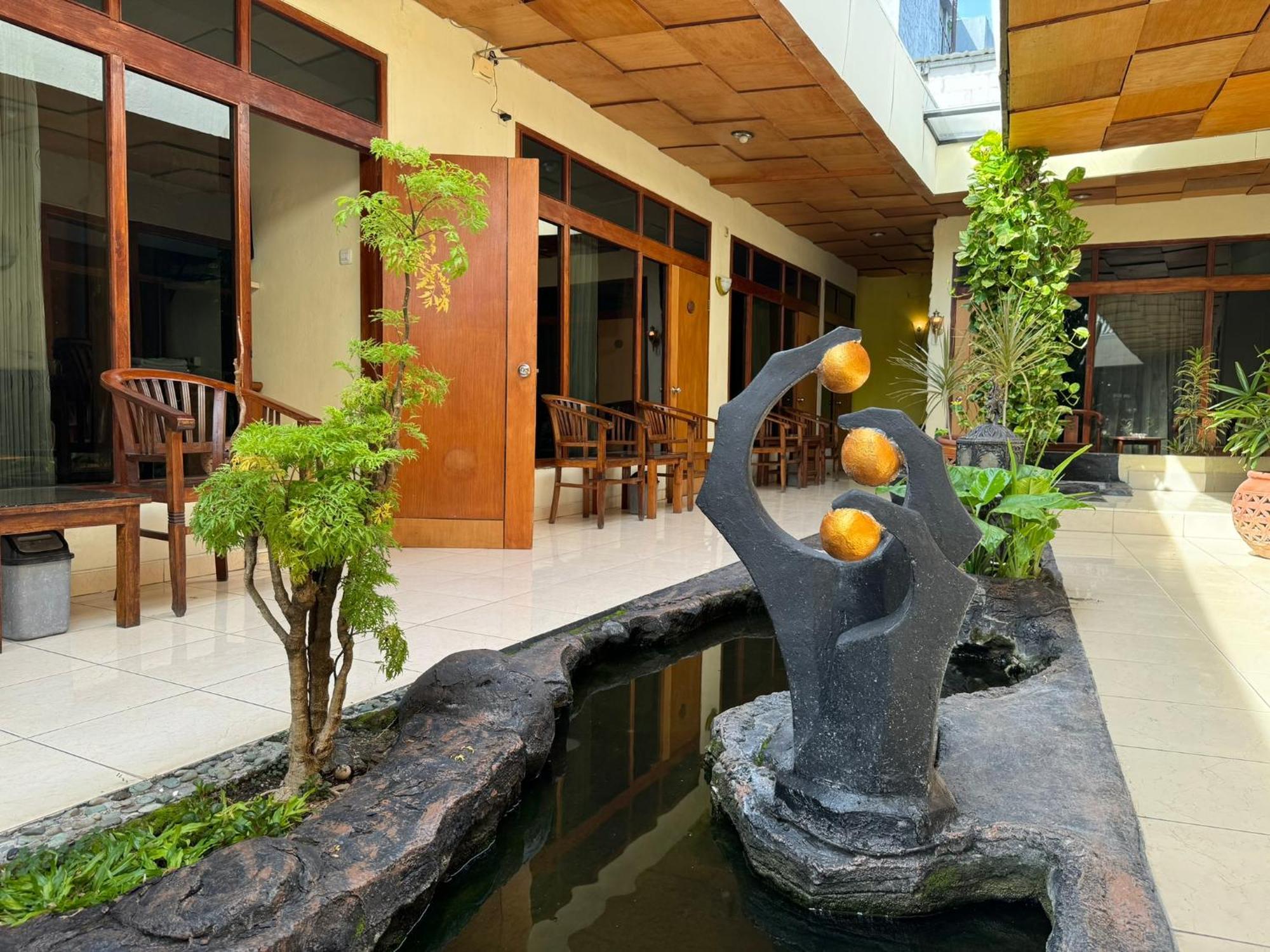 Hotel Priangan Cirebon Exterior foto