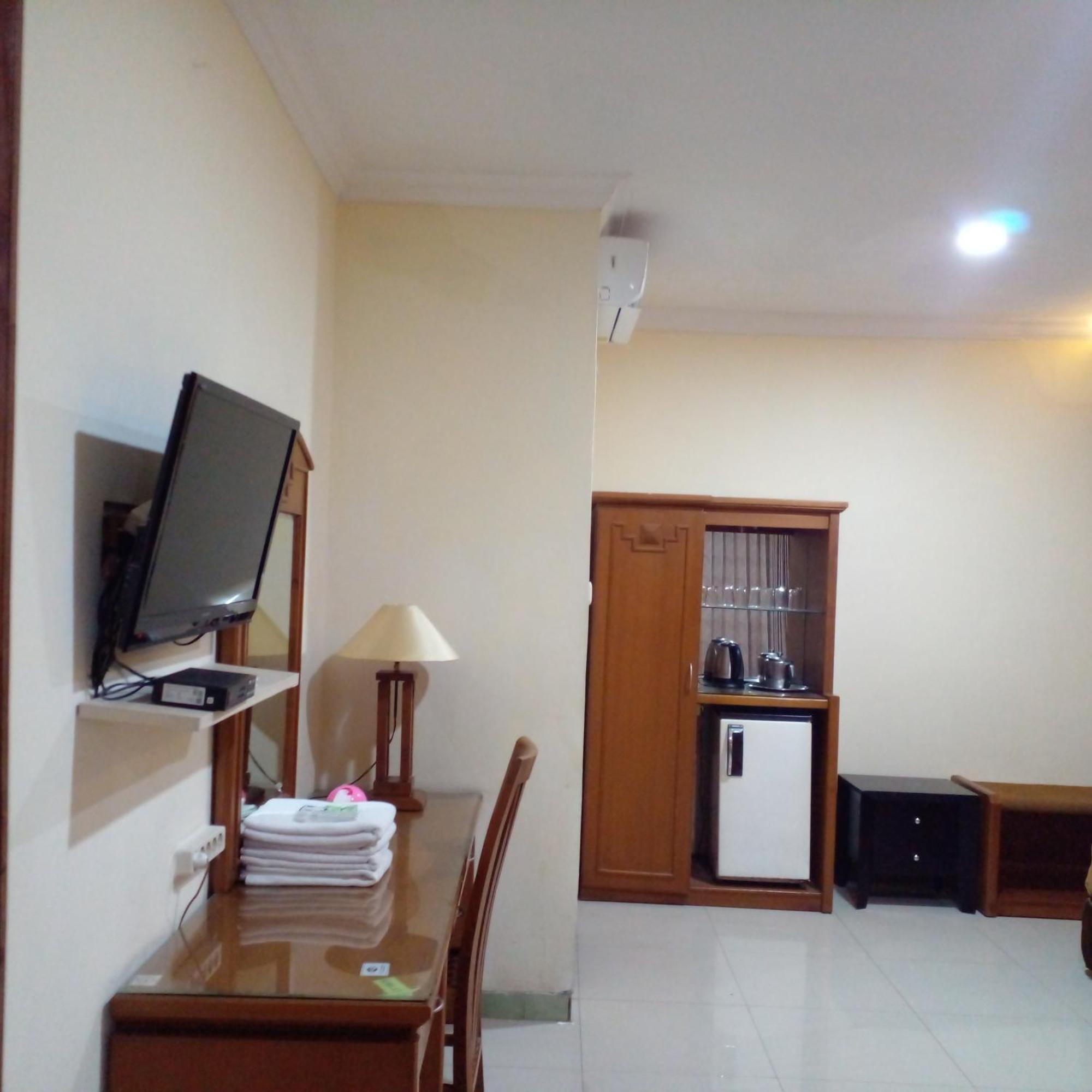 Hotel Priangan Cirebon Exterior foto