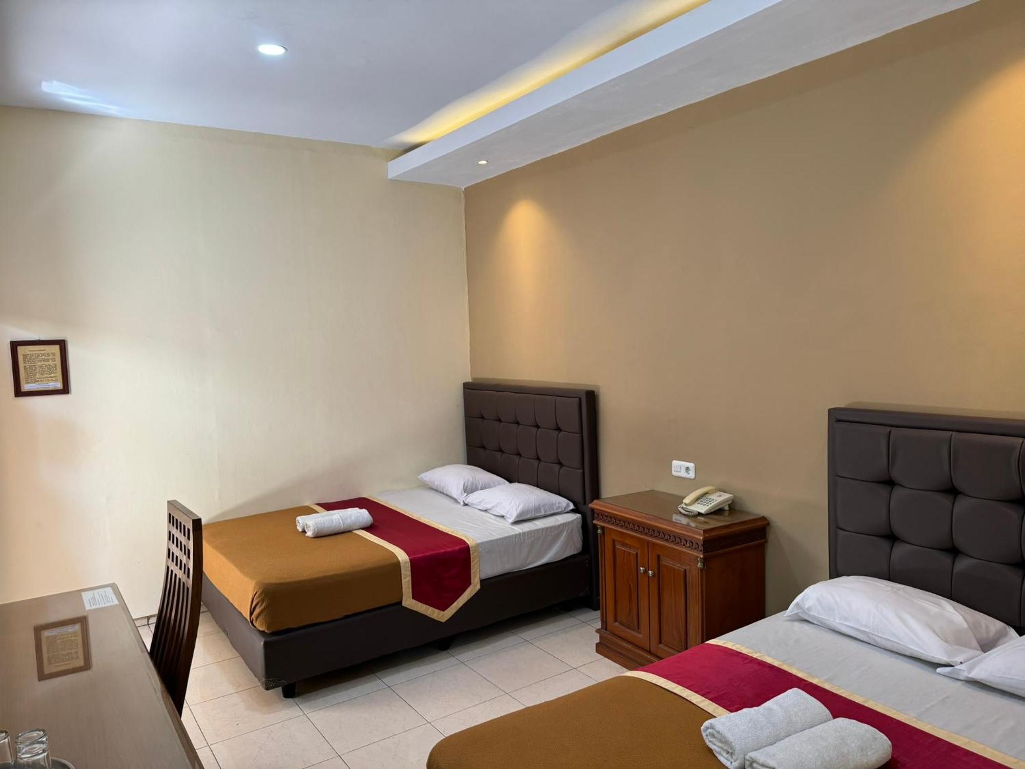 Hotel Priangan Cirebon Exterior foto