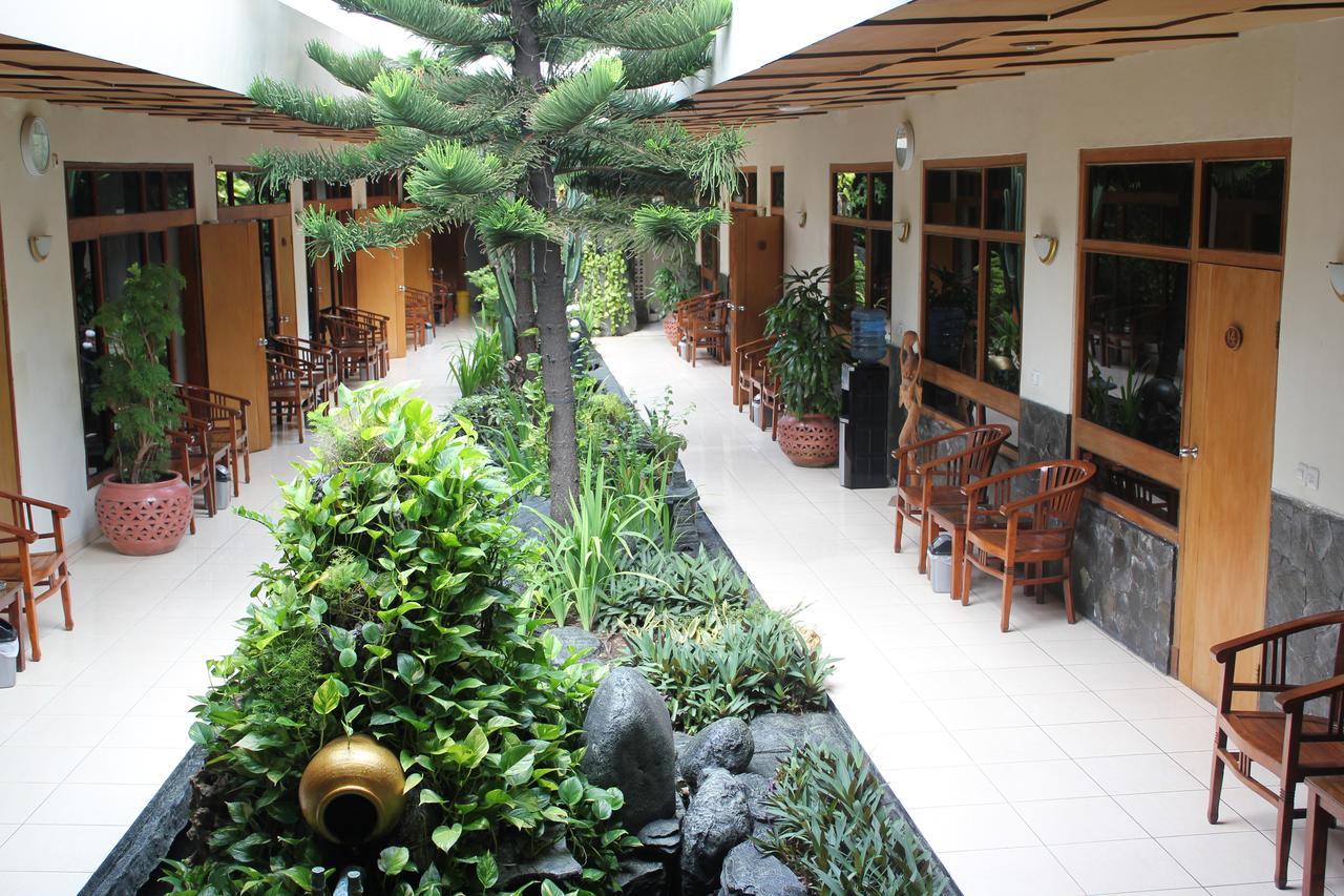Hotel Priangan Cirebon Exterior foto