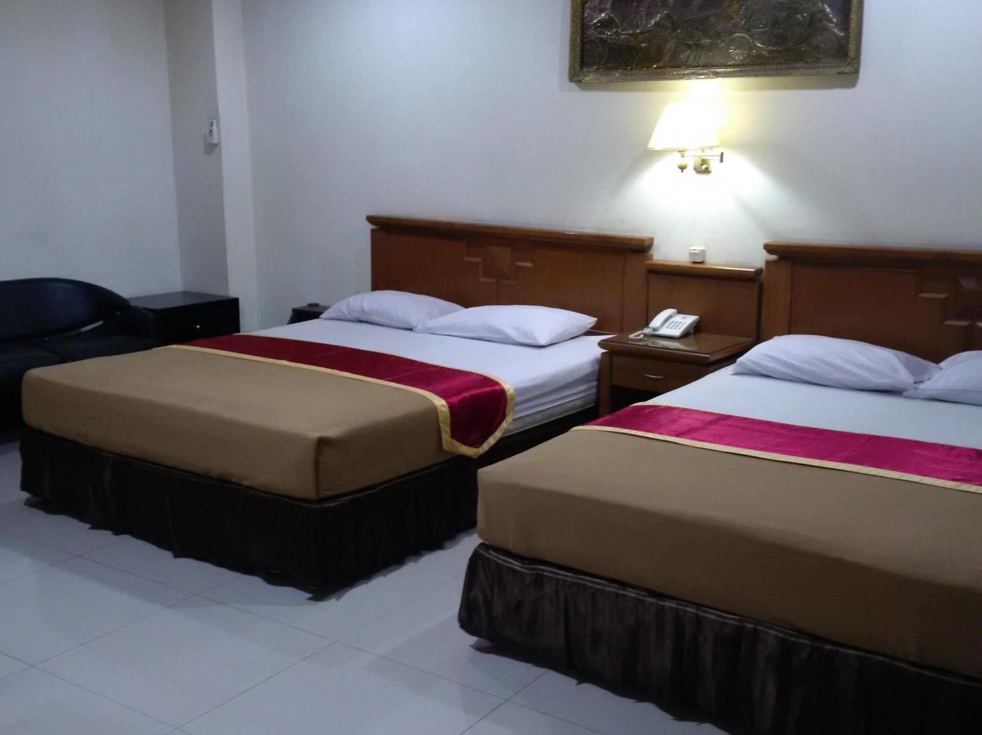 Hotel Priangan Cirebon Exterior foto